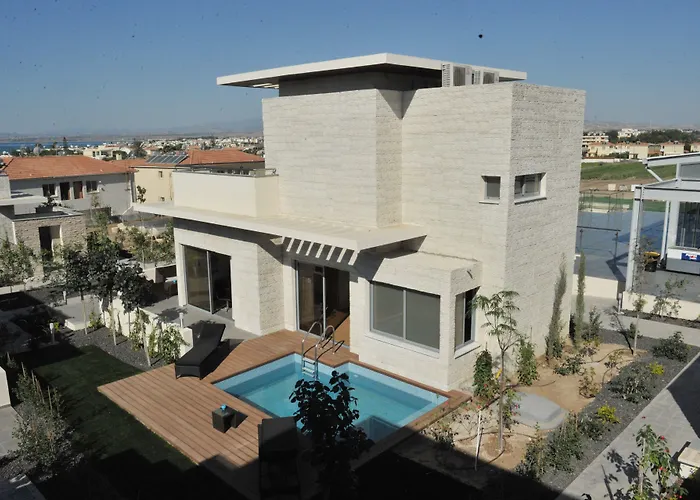 E-Hotel Larnaca Resort & Spa