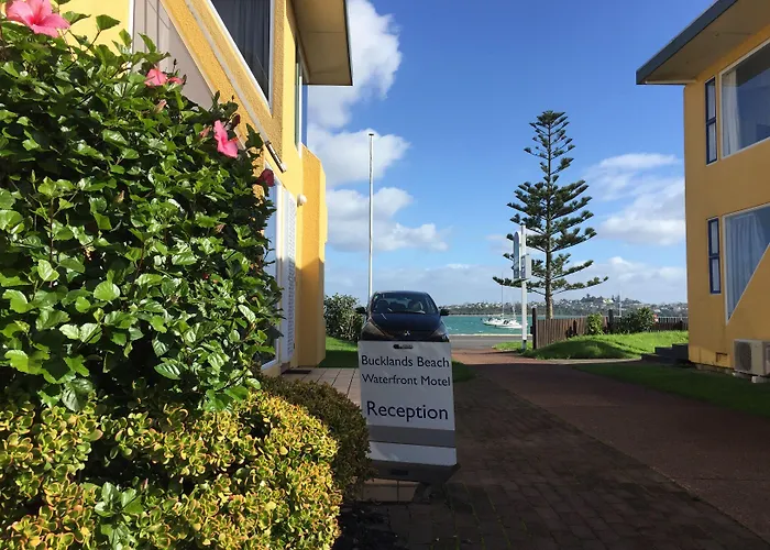 Bucklands Beach Waterfront Motel