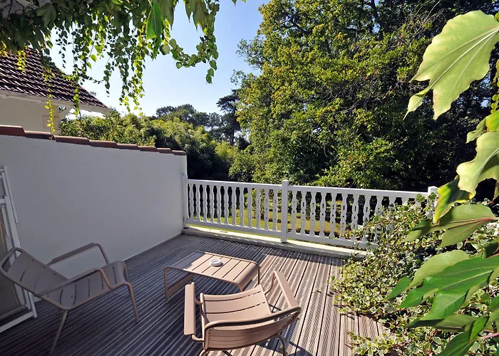 Chateau Du Clair De Lune - Boutique Luxury Hotel Biarriz