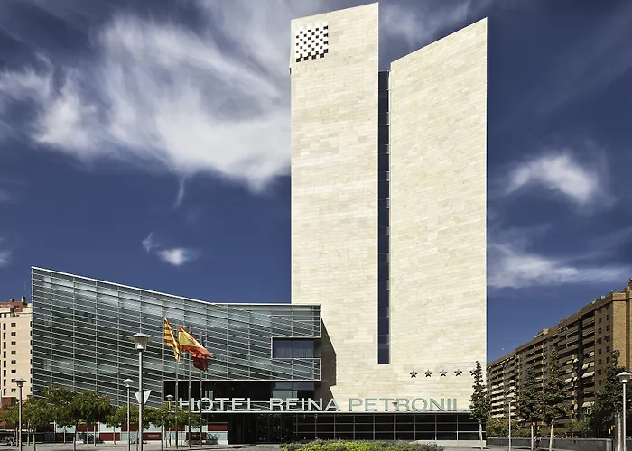Hotel Reina Petronila