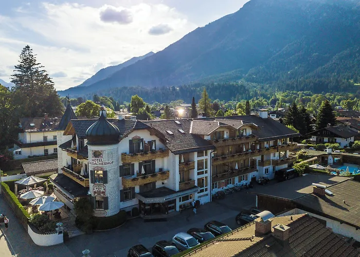 Staudacherhof in Garmisch-Partenkirchen I Blick aufs Zugspitzmassiv I einzigartige Bayurvida Küche