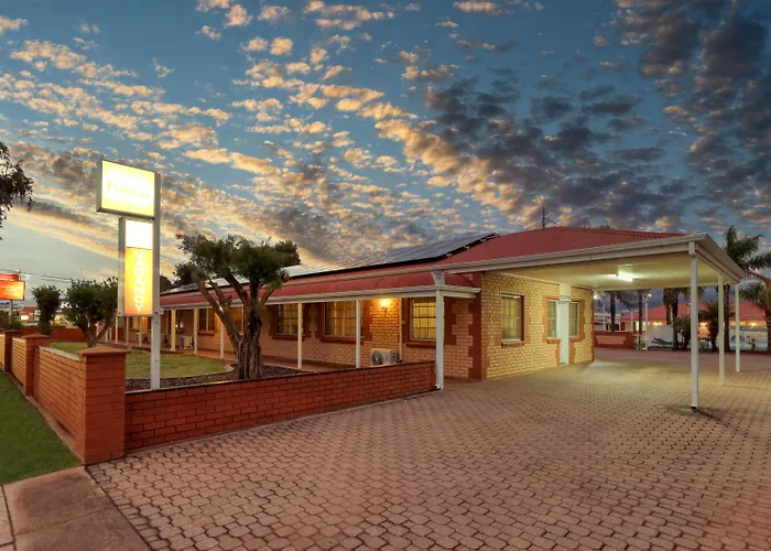 Charles Rasp Motor Inn & Cottages
