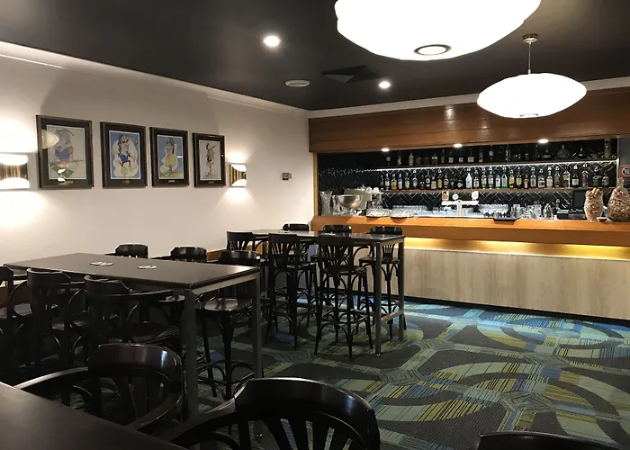 Cascades Motor Inn