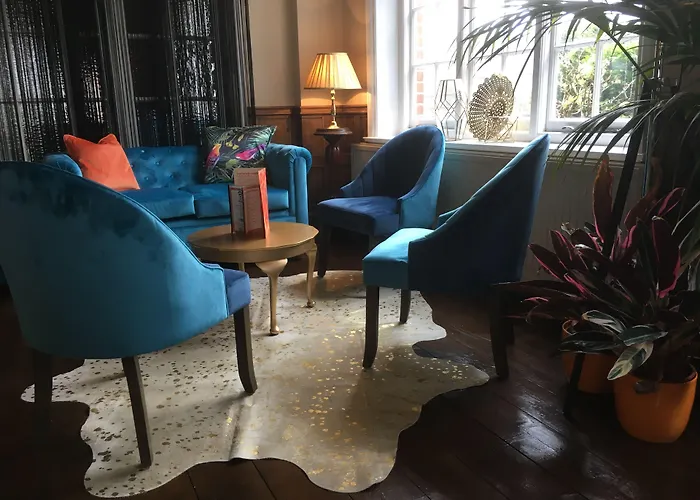 Virginia Court Hotel
