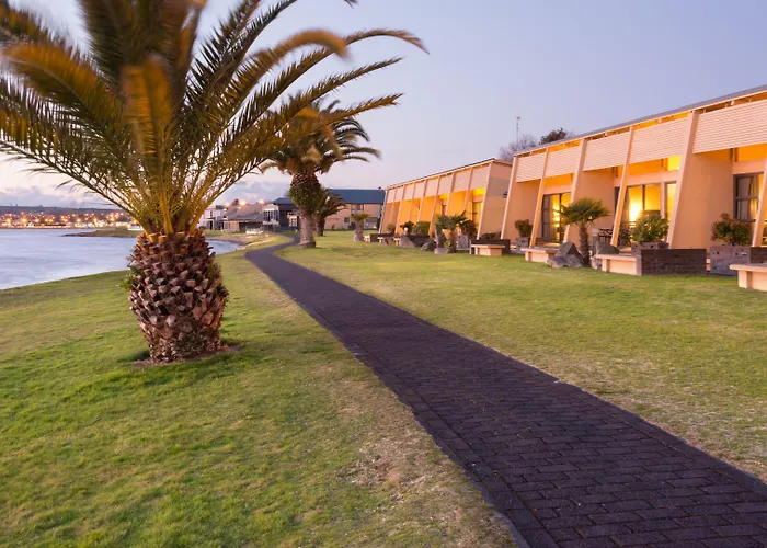 Oasis Beach Motel