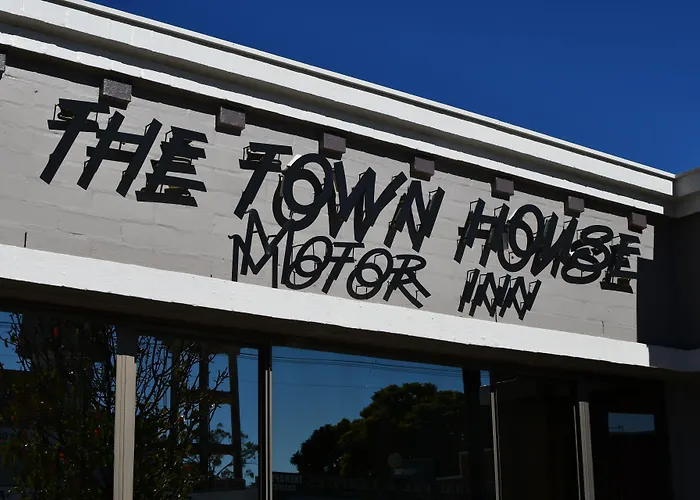 Town House Motor Inn