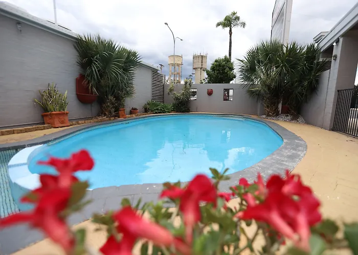 Town House Motor Inn