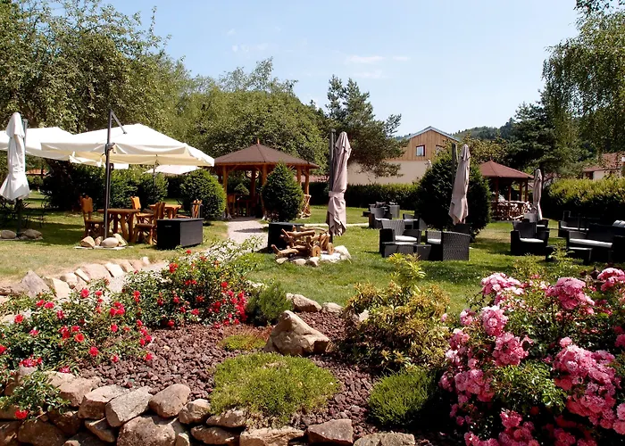 Domaine Du Haut Jardin Hotel & Chalets Spa Prive Rehaupal