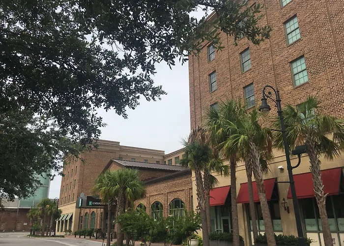 Embassy Suites Savannah Historic District