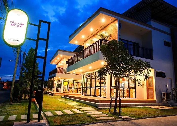 Yellow Moon Hotel
