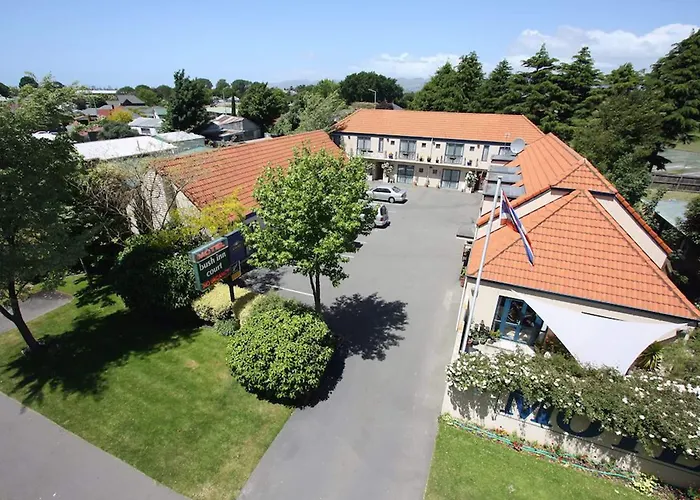 Bush Inn Court