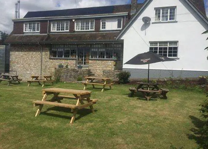 Three Horseshoes Country