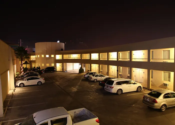 American & Suites Parral