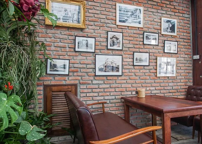 Nakorn De Hip