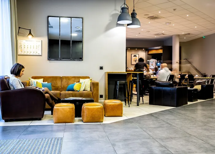 Best Western Plus Suitcase Paris La Defense Bois-Colombes