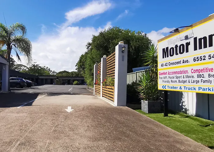 Highway Motor Inn