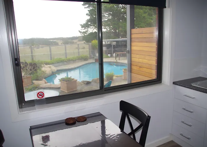 The View On Grossmans Motel Torquay