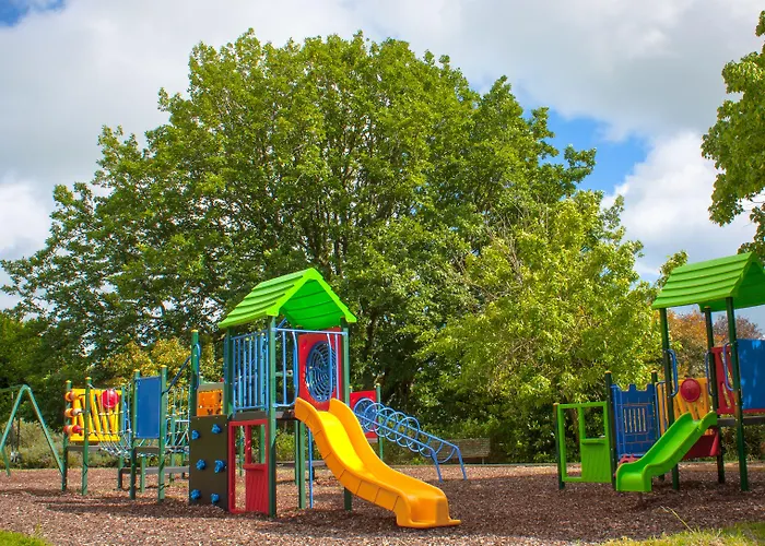 Lakes And Craters Holiday Park
