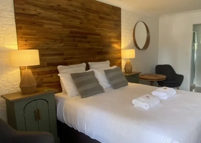 Beachmere Palms Motel