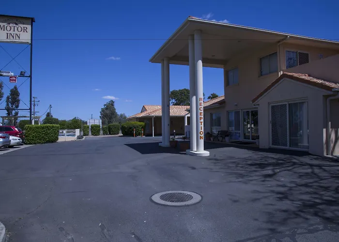Country Roads Motor Inn