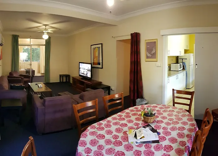 Amber Court Motor Inn