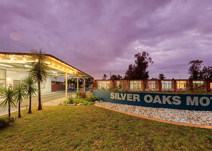 Silver Oaks Motel
