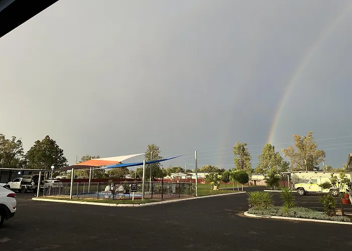 Silver Oaks Motel