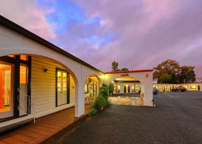 Azalea Motel