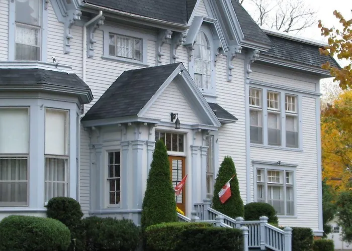 Shadow Lawn Inn
