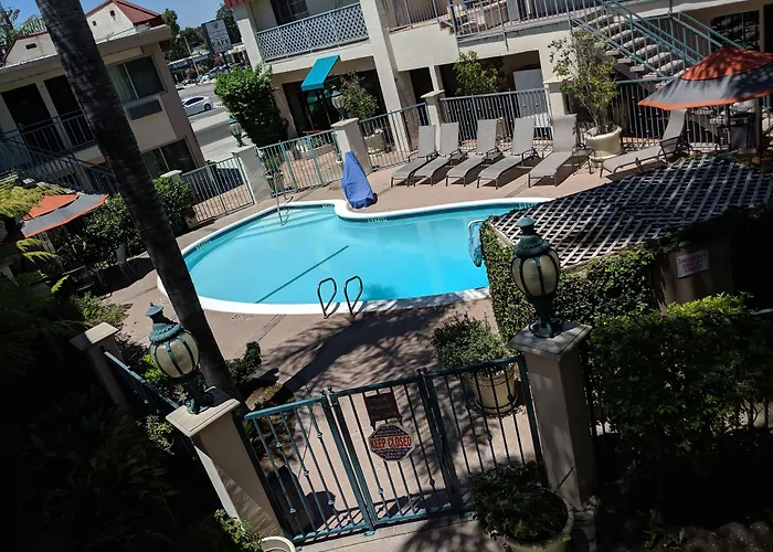 Tarzana Inn