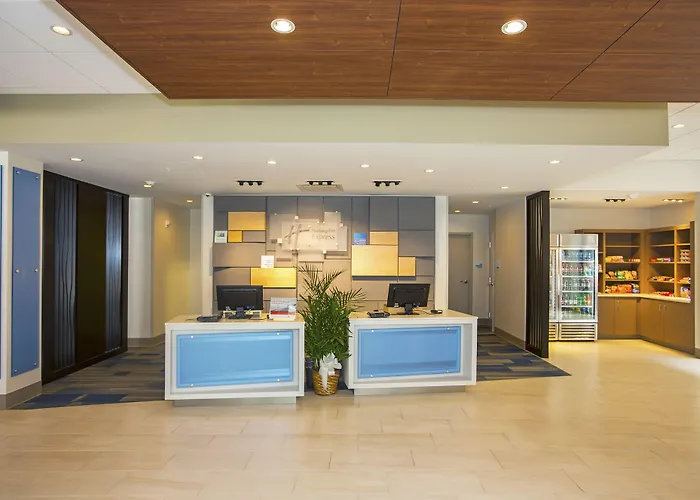 Holiday Inn Express & Suites North Shore By Ihg