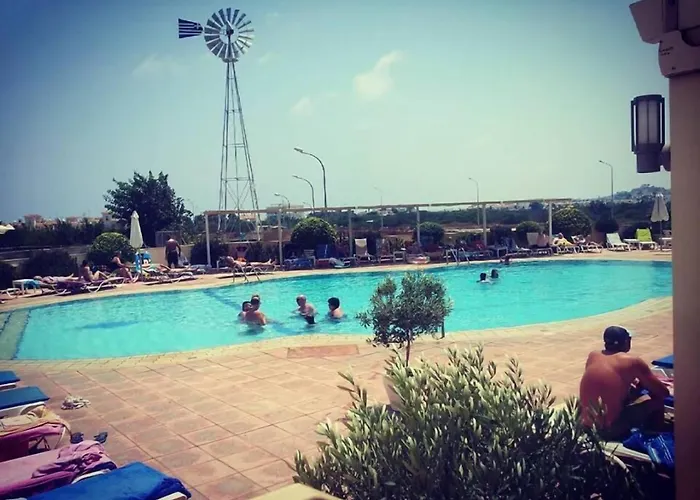 Kama Lifestyle Apartments Pernera