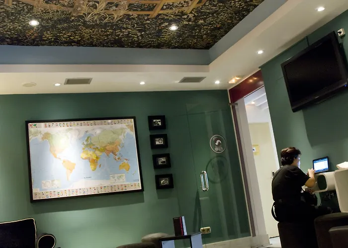 Albergue Revolutum Hostel