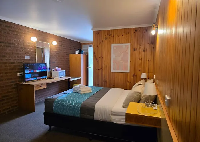 Country Roads Motor Inn