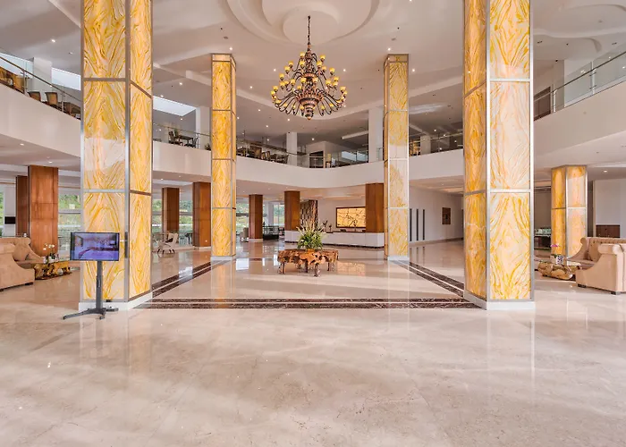 Le Eminence Puncak Hotel Convention & Resort