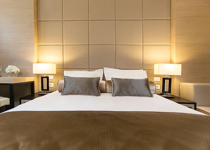 Dominic Smart & Luxury Suites - Republic Square