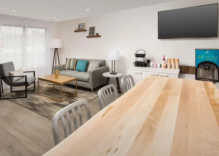 Woodspring Suites Seattle Everett