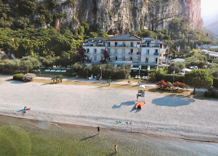 Hotel Baia Azzurra - Lake Front Torbole Sul Garda