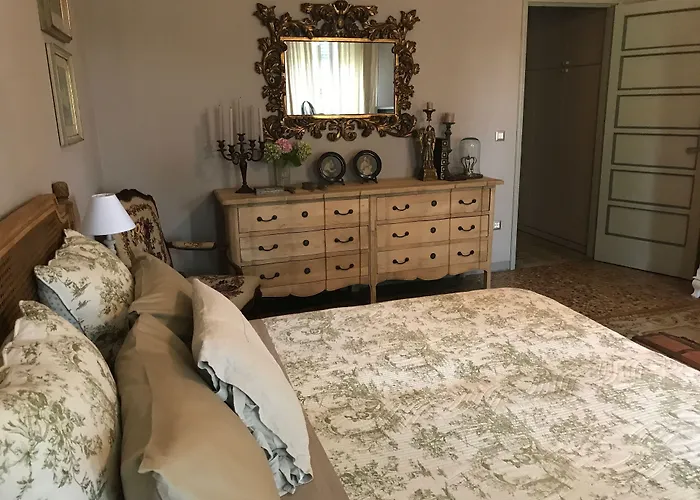 Villa House And Garden B&B