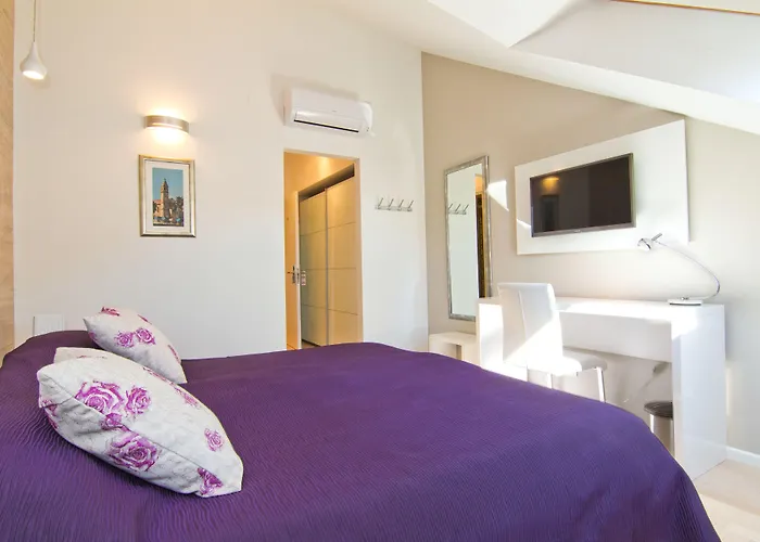 Laura Lux Suites