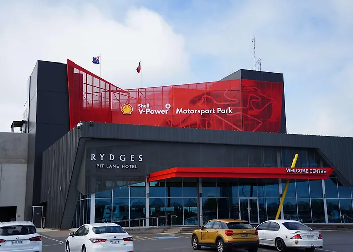 Rydges Pit Lane