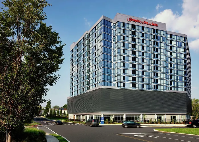 Hampton Inn & Suites Teaneck/Glenpointe
