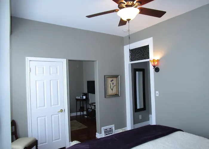 Sir Isaac Brock B&B Luxury Suites Brockville