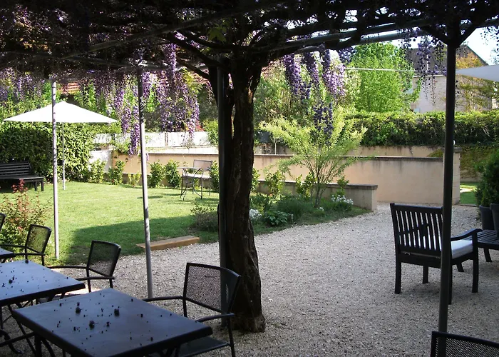 Maison De Marquay-Maison D'Hotes