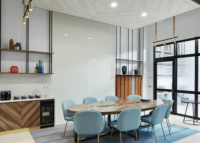 Courtyard By Marriott Luton Airport Hotel