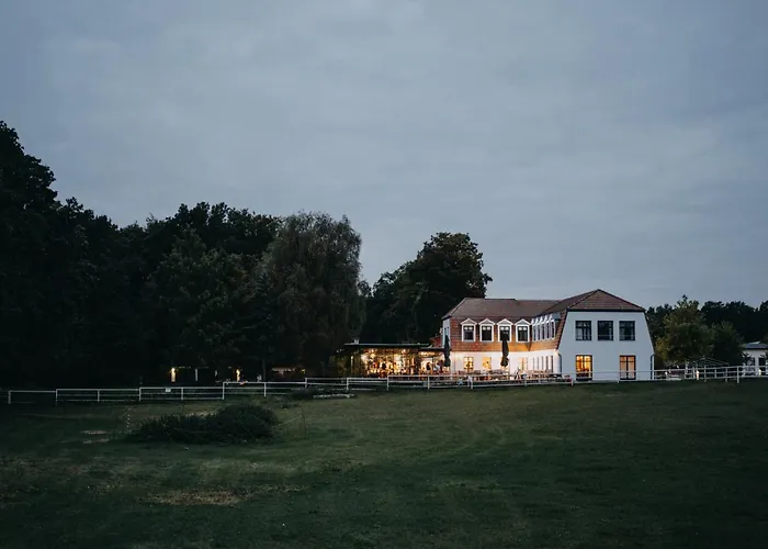 Gut Sarnow - Hotel, Restaurant und Reitanlage