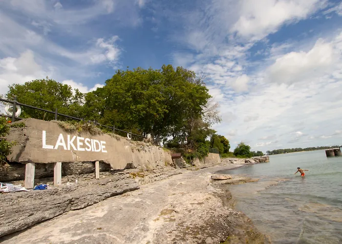The Lakeside Prince Edward County Wellington