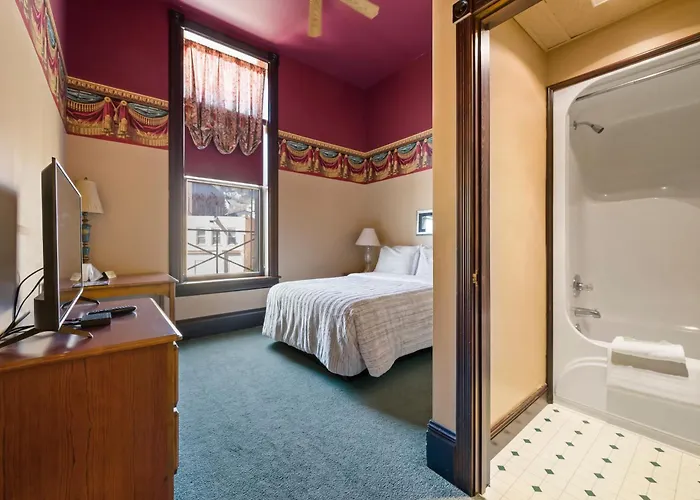Historic Iron Horse Inn - Deadwood