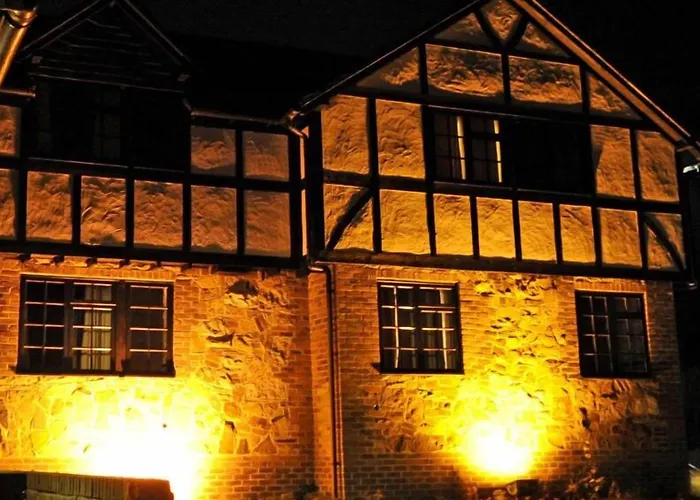 Random Hall Slinfold