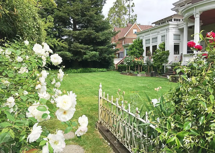 Churchill Manor